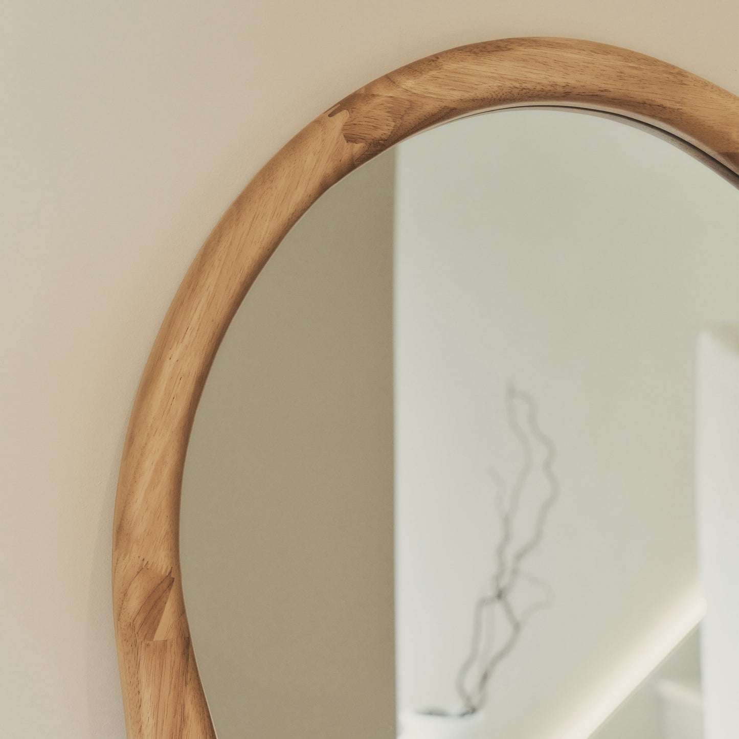 Arcurva - Grand miroir irrégulier en bois clair pleine longueur 170 cm x 85 cm