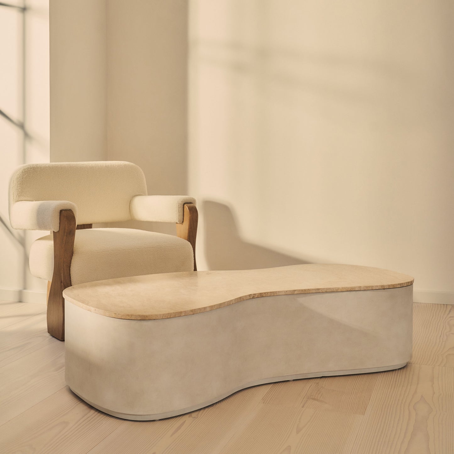 Arlo - Table basse extra large premium en béton irrégulier travertin beige