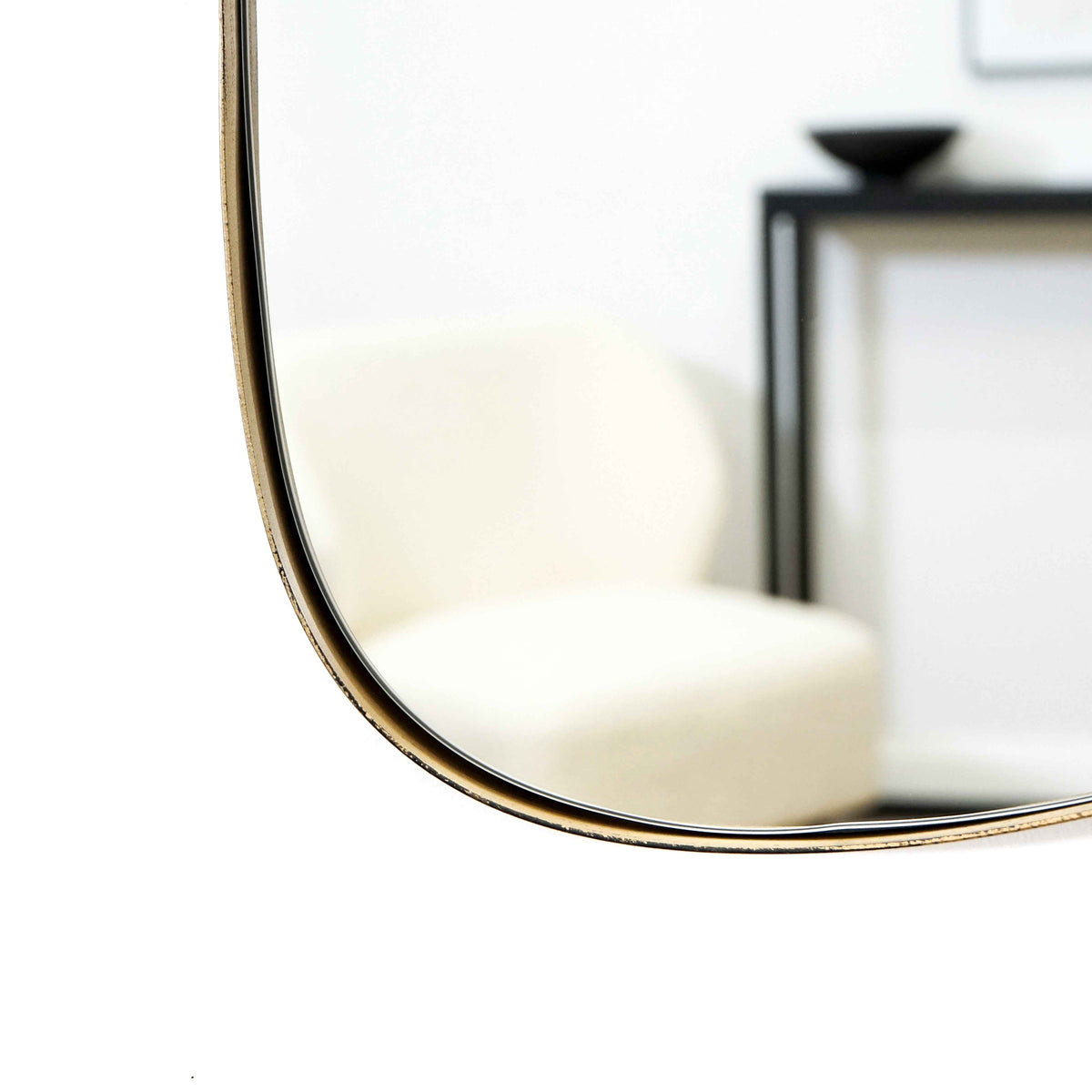 Ava - Miroir irrégulier en forme de pierre dorée 75 cm x 45 cm