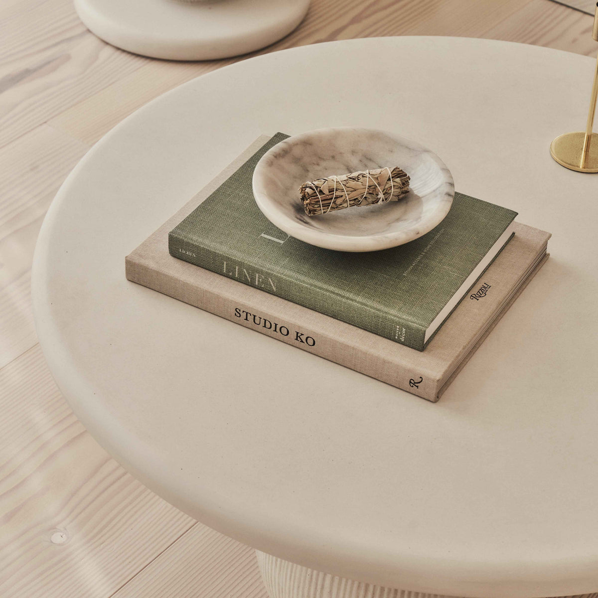 Leonardo - Table Basse Minimaliste Boule en Béton Grande