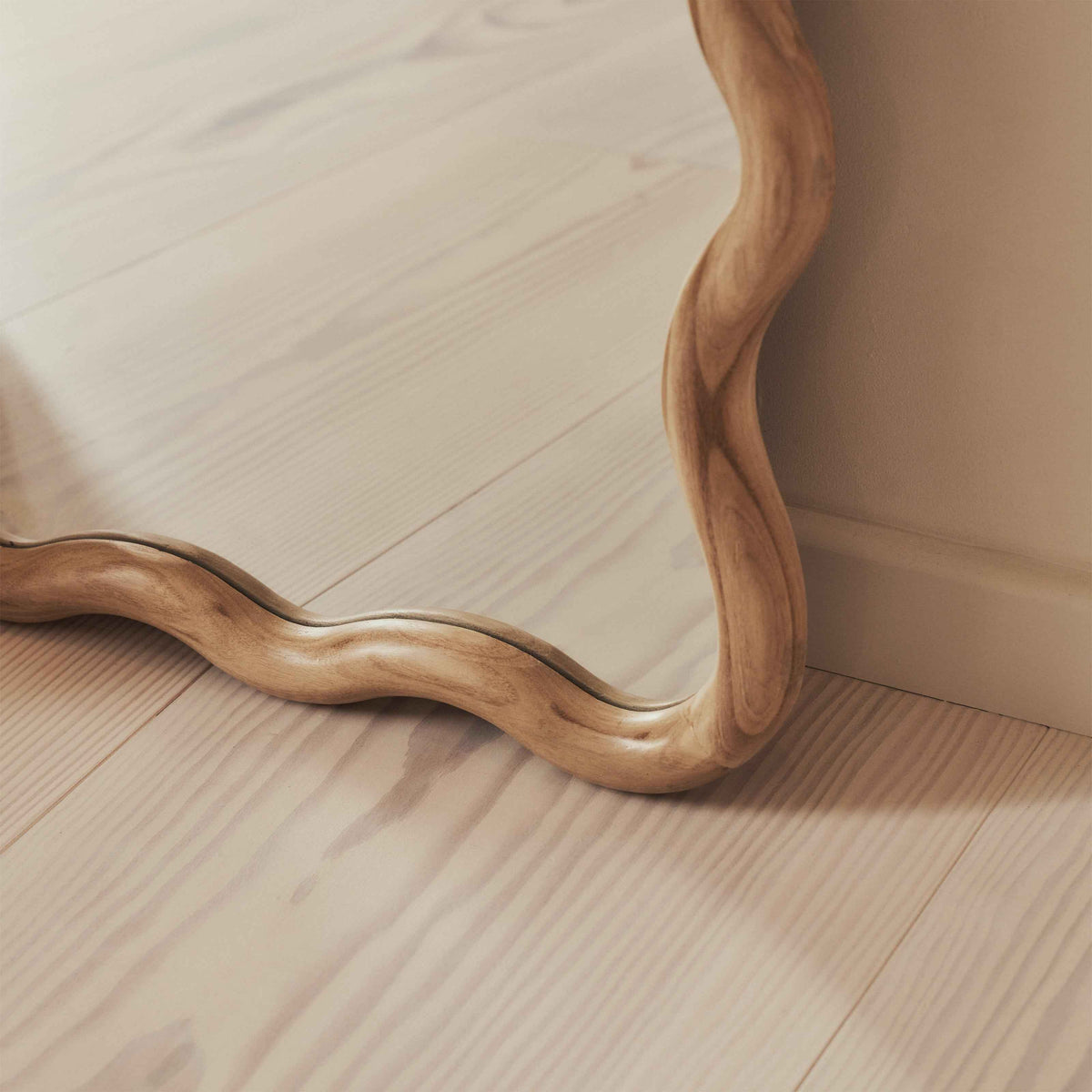 Marea - Miroir rétro ondulé en bois clair pleine longueur 170cm x 80cm