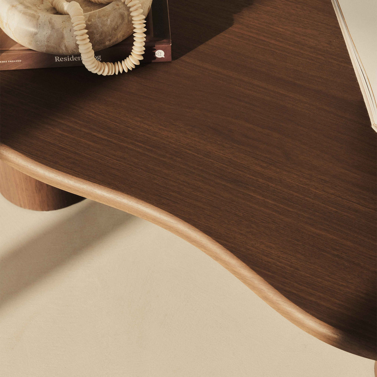 Savanna - Grande table basse en bois foncé irrégulier