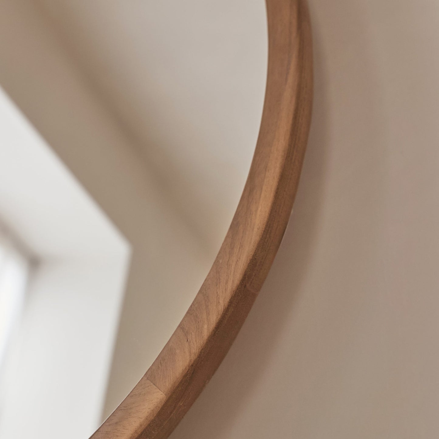 Arden - Miroir mural rond en bois chaleureux 70cm x 70cm
