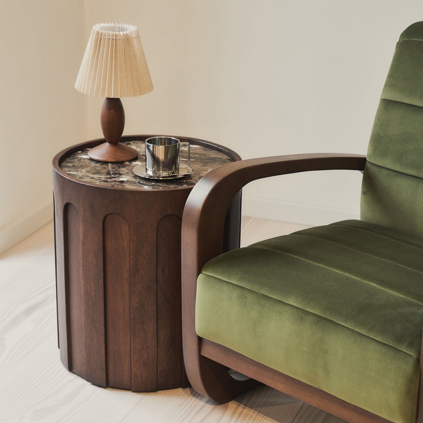 Dalton - Fauteuil d'Appoint en Velours Olive et Bois Foncé