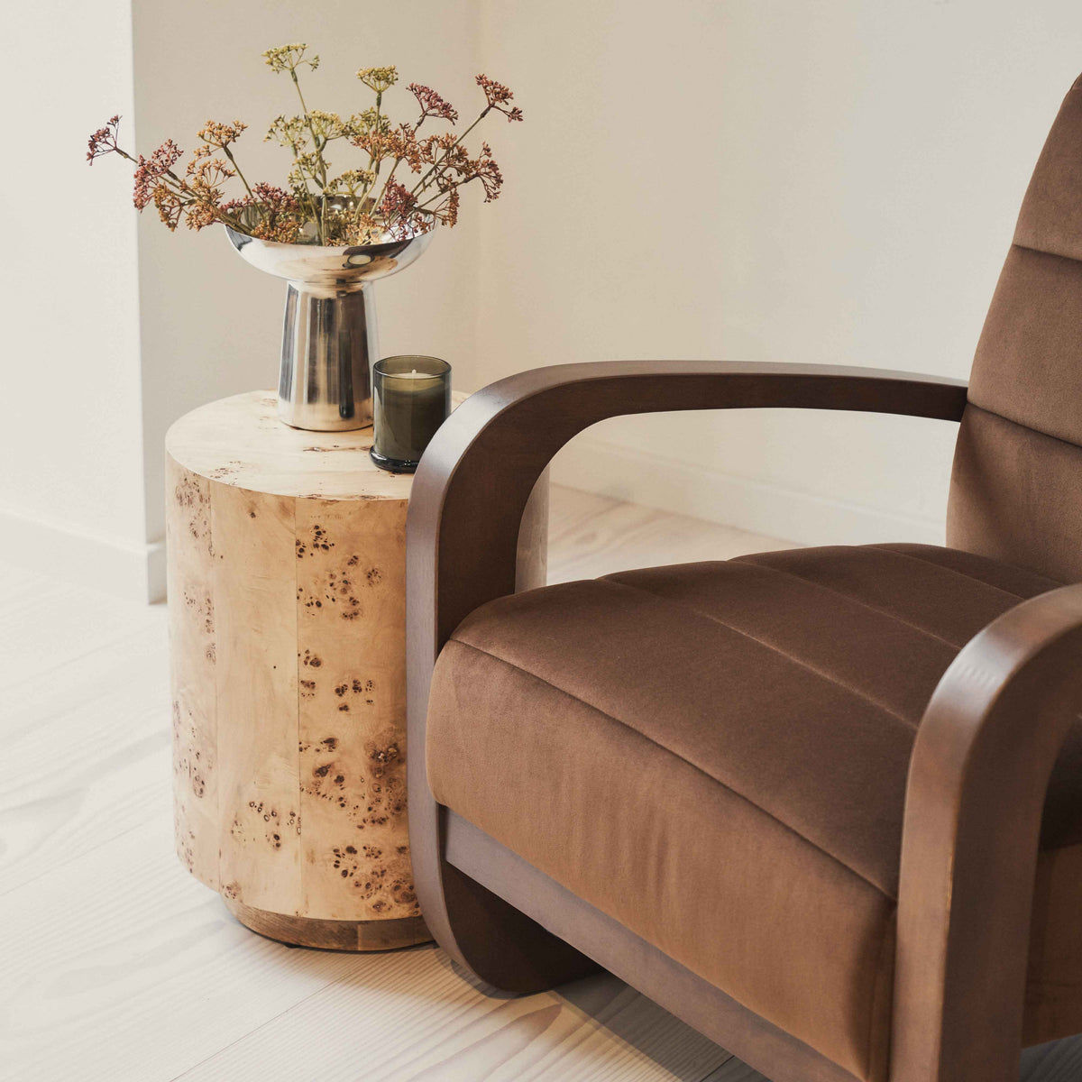 Dalton - Fauteuil d'Appoint en Velours Marron et Bois Foncé
