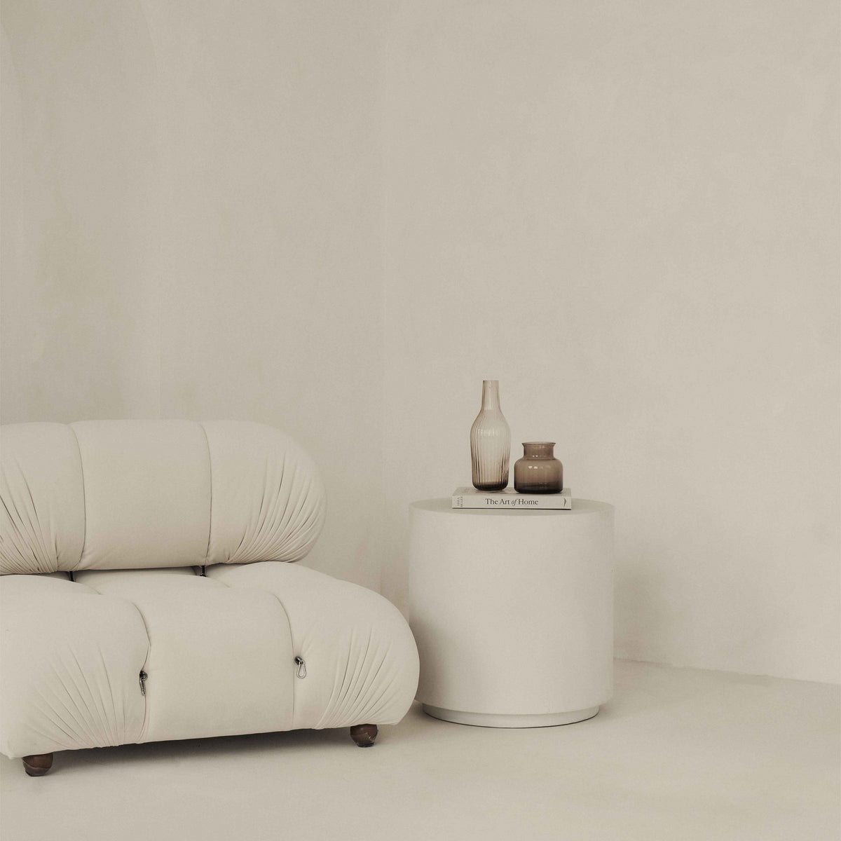 Angelo - Table d'Appoint Ronde Minimaliste en Béton