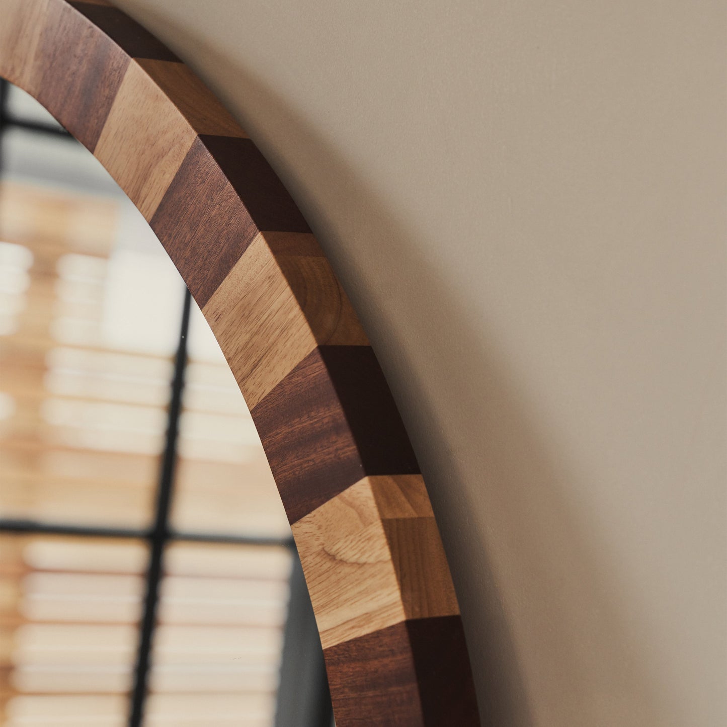 Tessera - Miroir Rond en Bois Clair et Foncé à Damier 90cm x 90cm