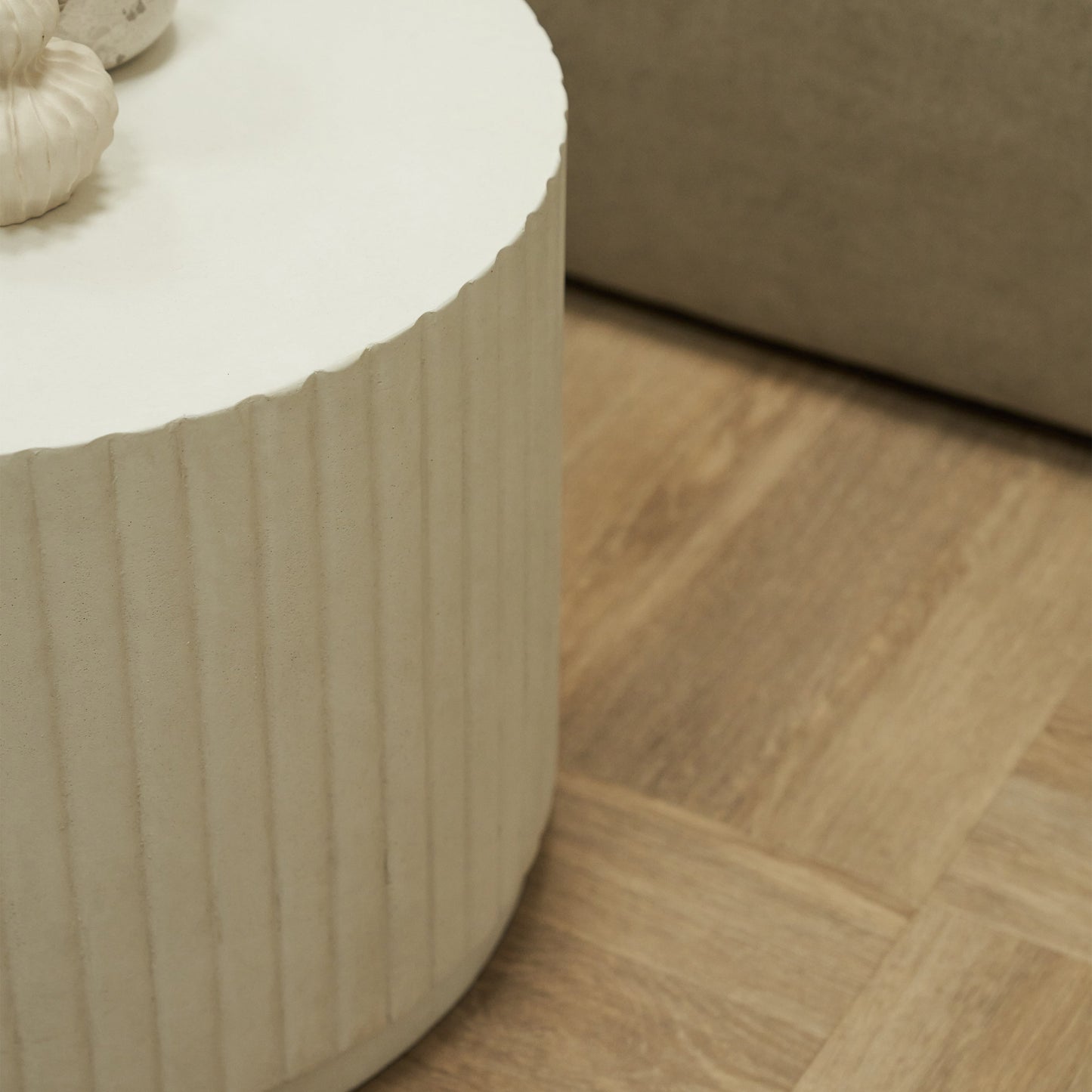 Massimo - Table Basse Minimaliste en Béton Cannelé