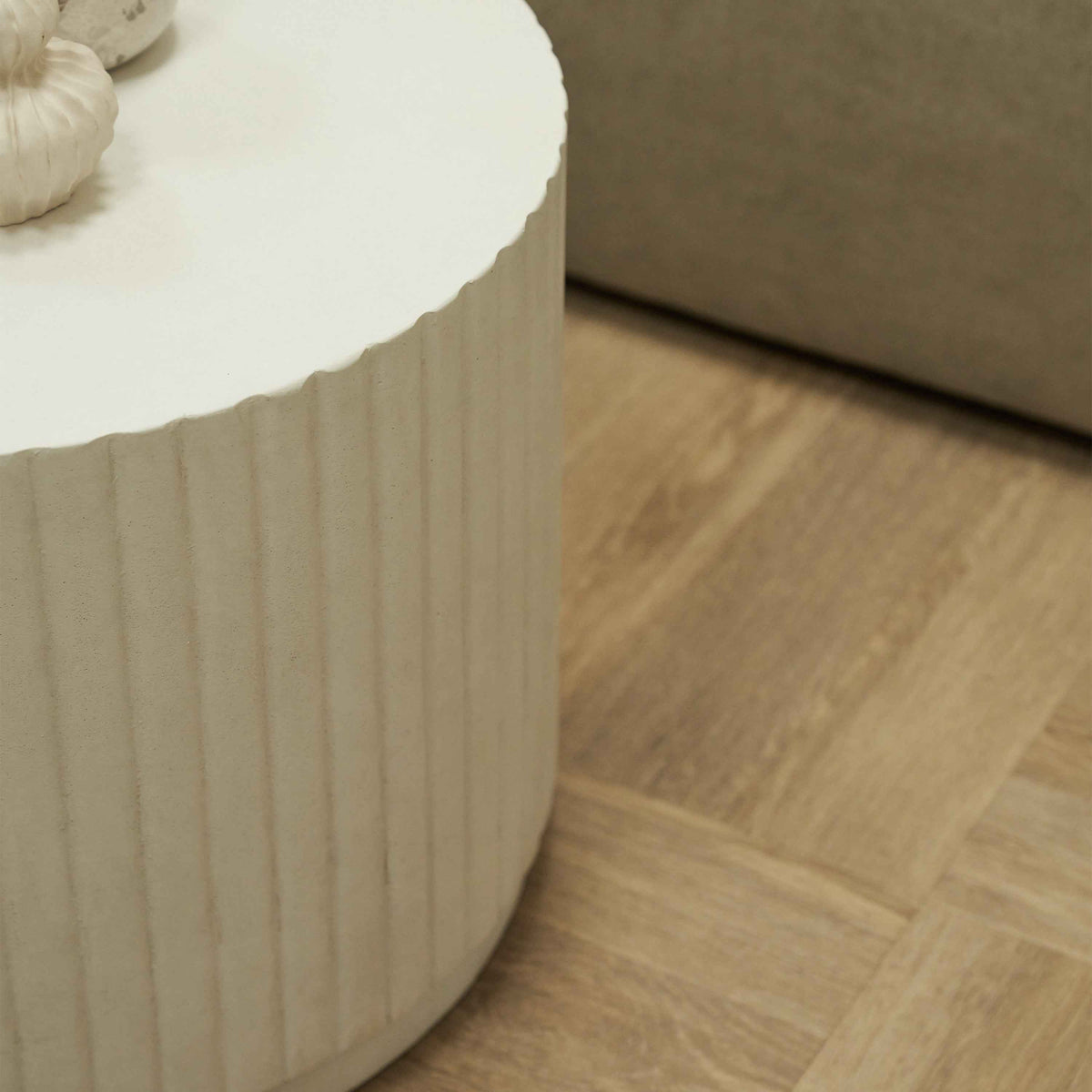 Massimo - Table Basse Minimaliste en Béton Cannelé