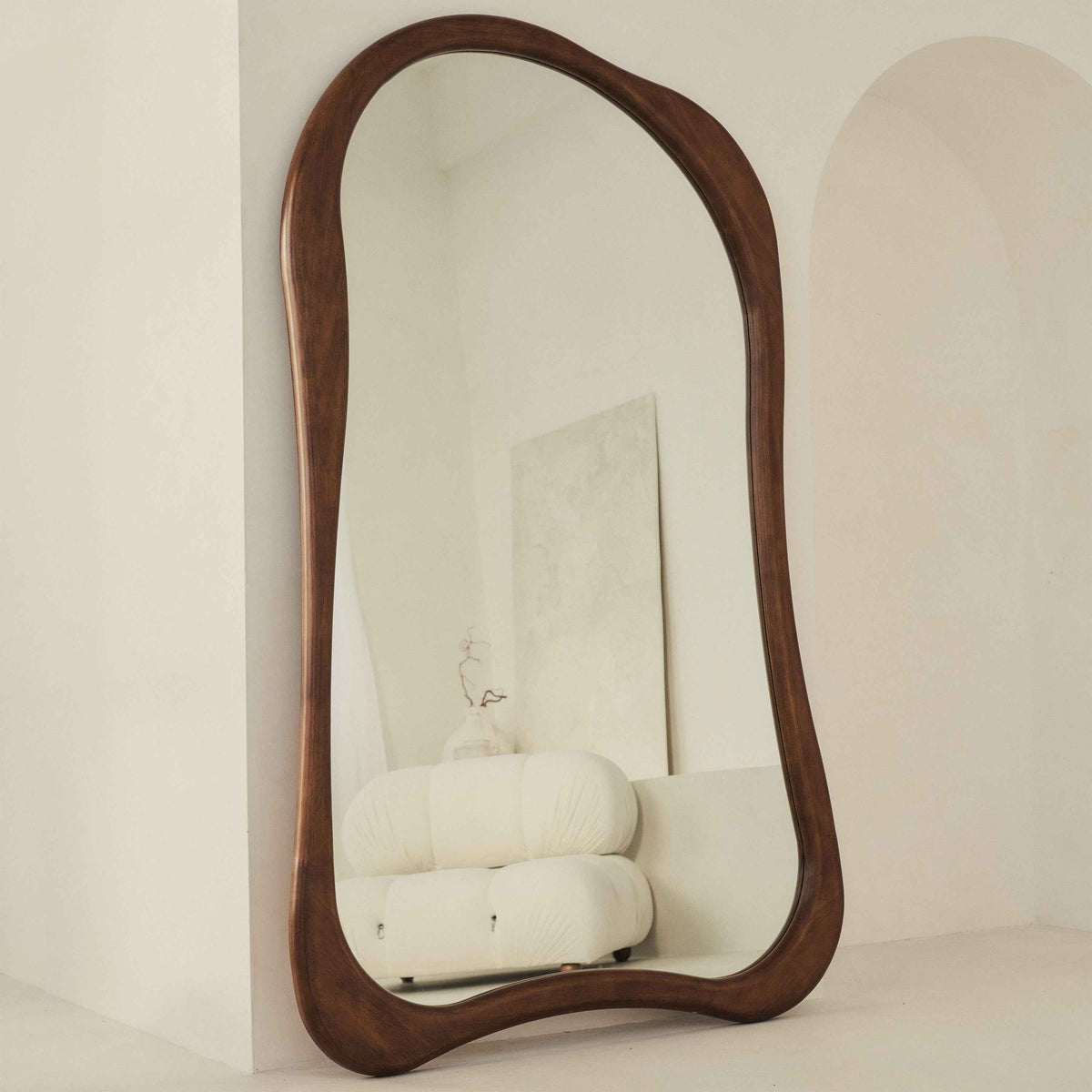 Arcurva - Miroir irrégulier extra grand pleine longueur en bois foncé 190cm x 120cm