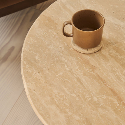 Trivium - Table basse ronde en travertin beige et bois foncé premium