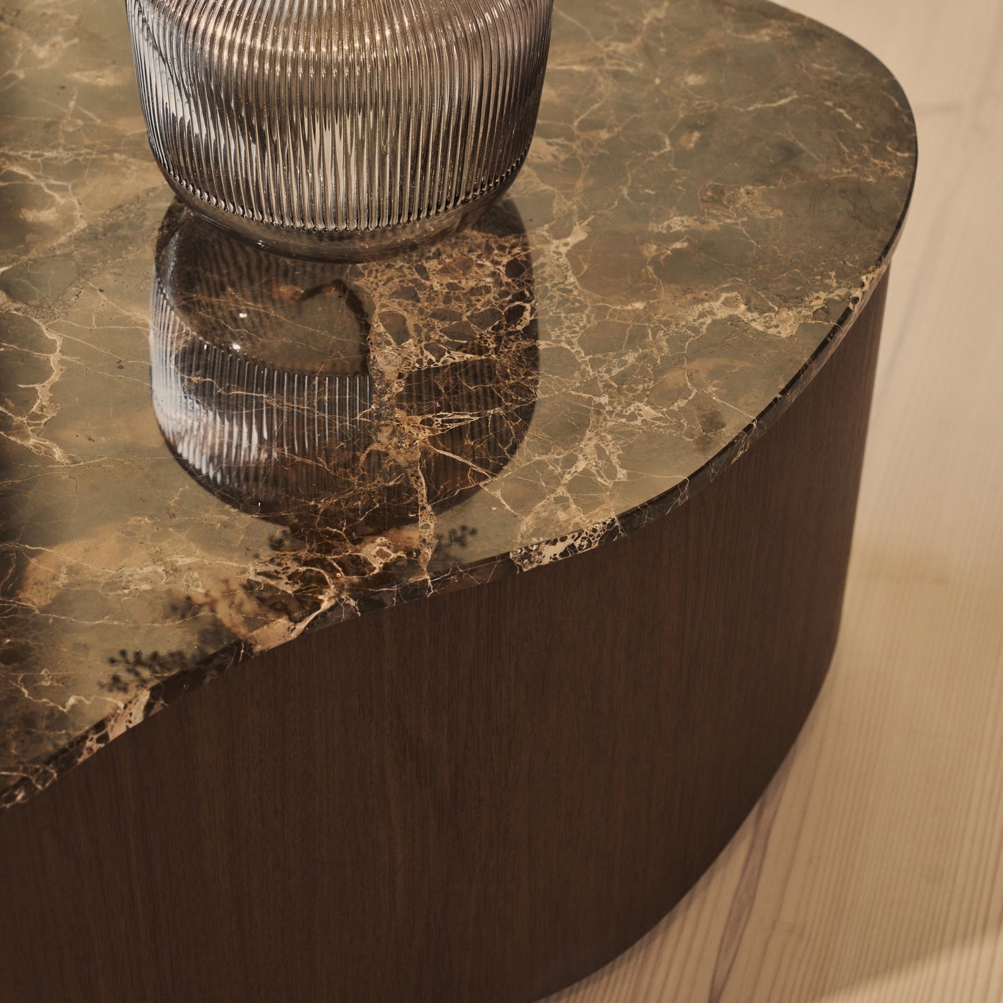 Arlo - Table basse premium en bois irrégulier Dark Emperador foncé
