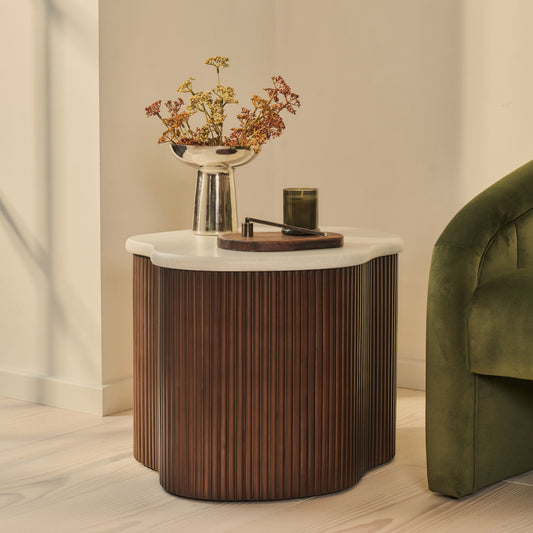 Cove - Table d'Appoint Latérale Irrégulière à Cannelures en Bois Foncé