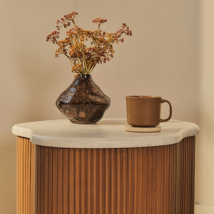 Cove - Table d'Appoint Irregulière à Côtes en Bois Chaud