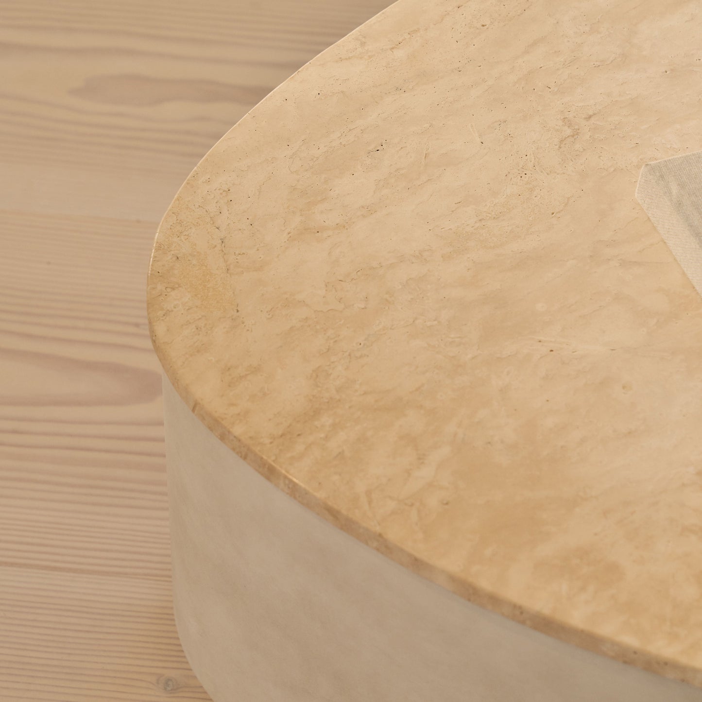 Arlo - Table basse extra large premium en béton irrégulier travertin beige