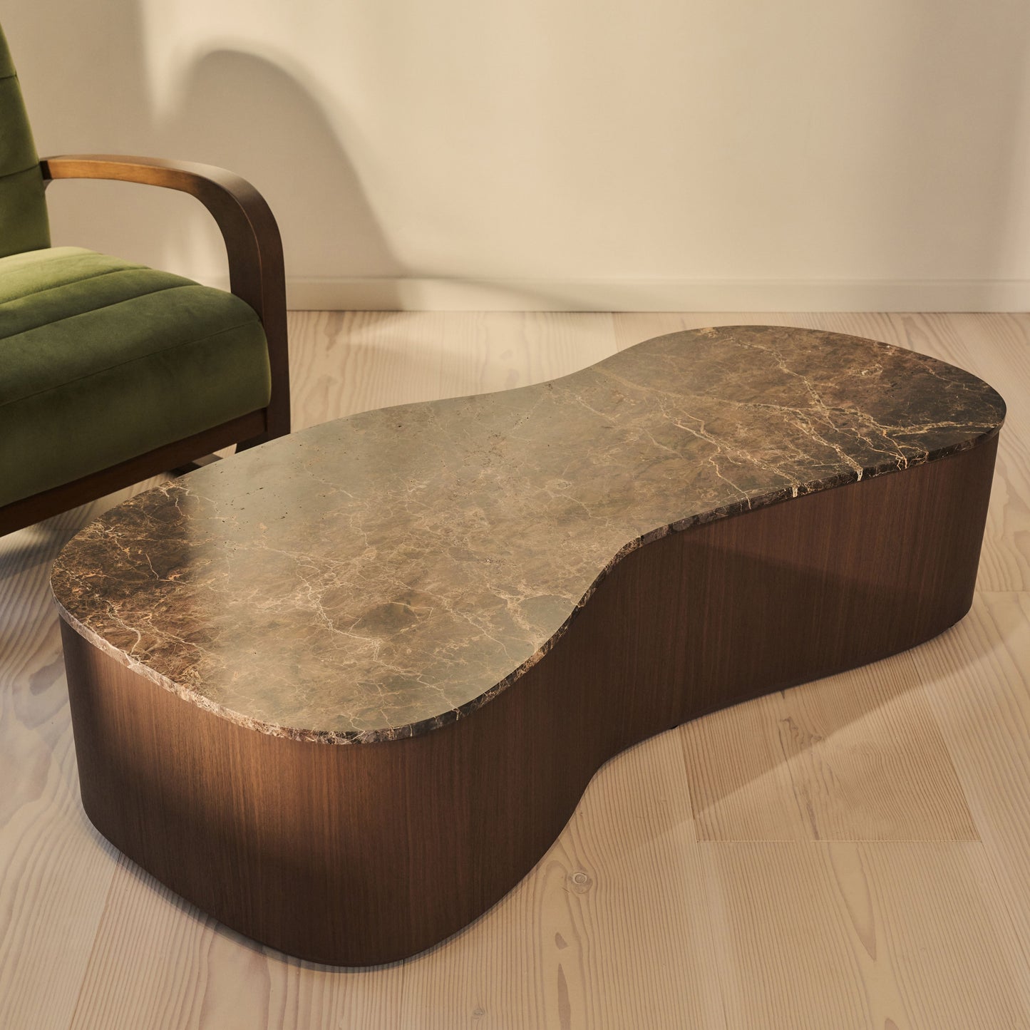 Arlo - Table basse extra large en bois foncé Emperador irrégulier premium