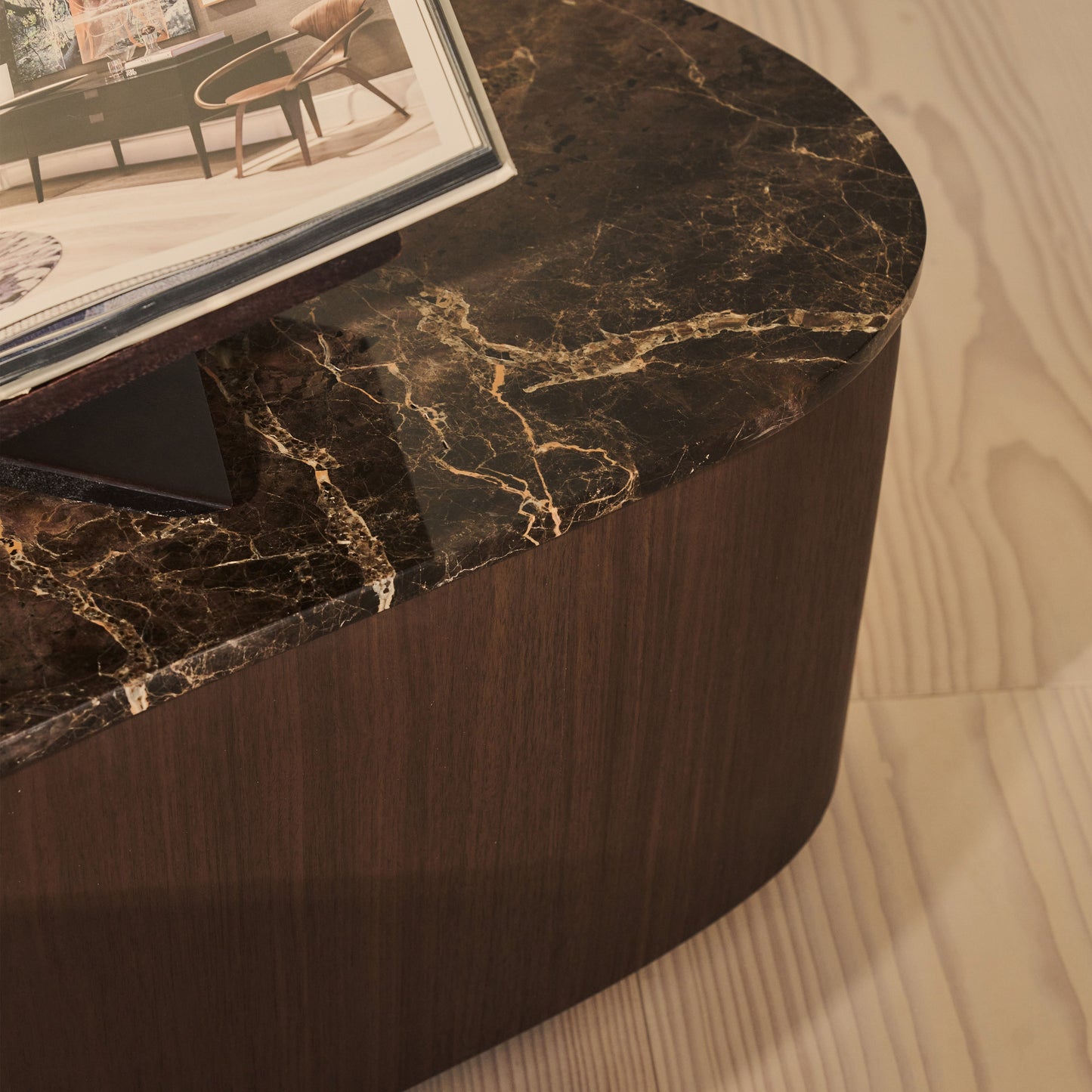Arlo - Table basse extra large en bois foncé Emperador irrégulier premium