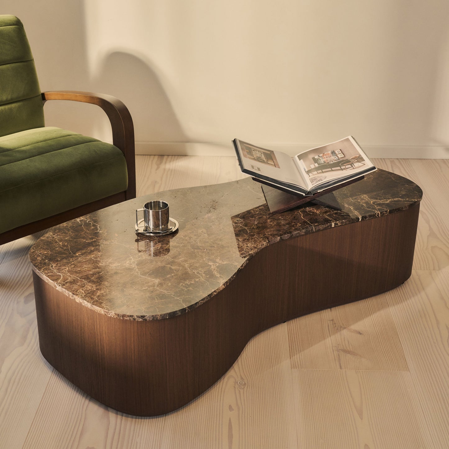 Arlo - Table basse extra large en bois foncé Emperador irrégulier premium