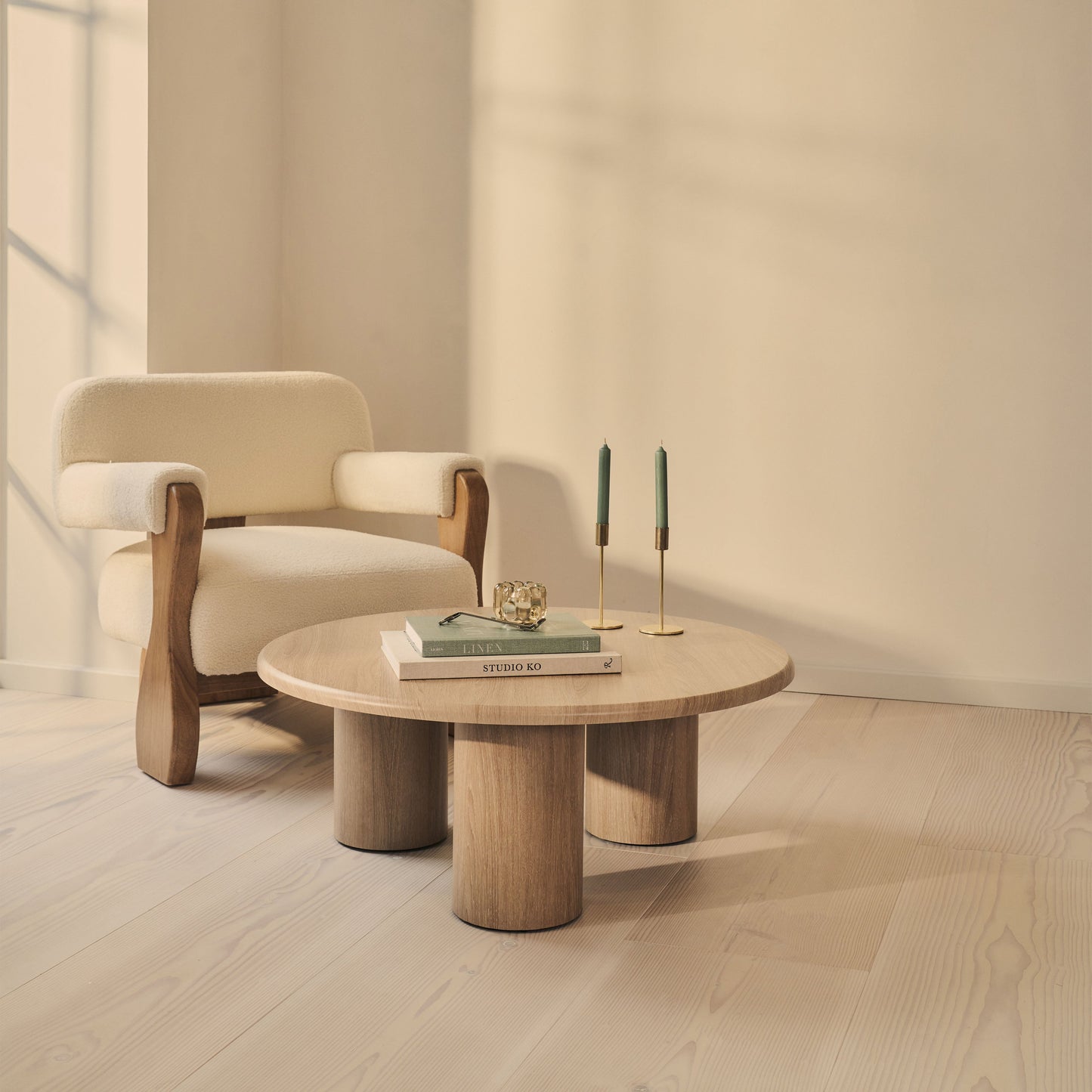 Alina - Grande table basse ronde en bois lavé