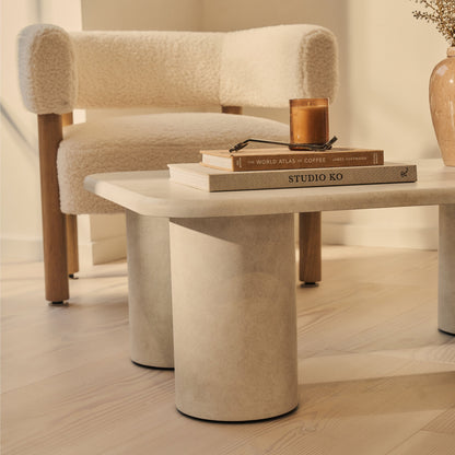 Alina - Grande table basse rectangulaire en bois et béton