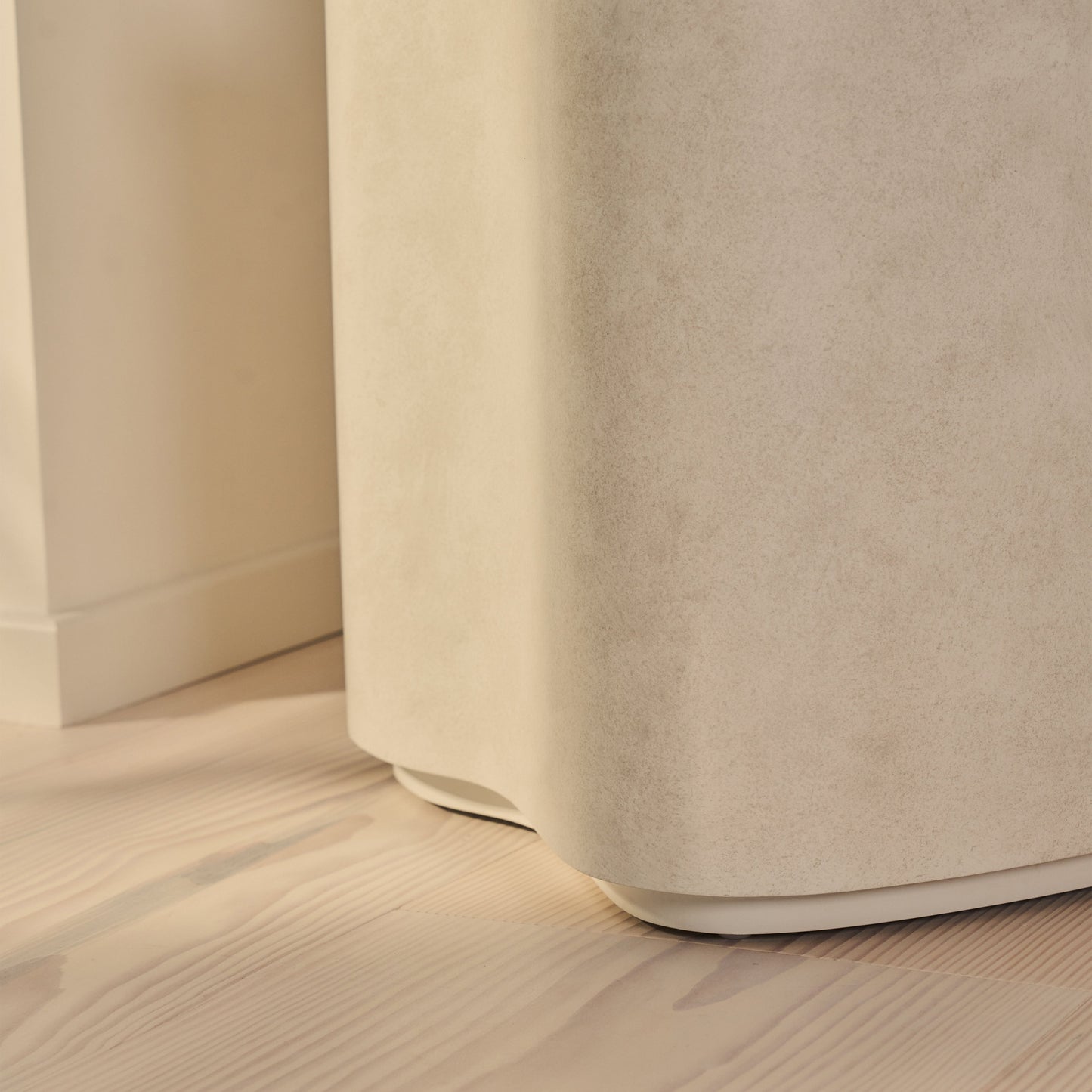 Arlo - Table d'appoint premium en béton irrégulier travertin beige