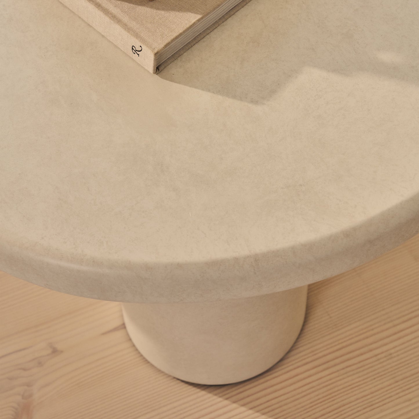 Savanna - Grande Table Basse en Bois Irregulière et Béton