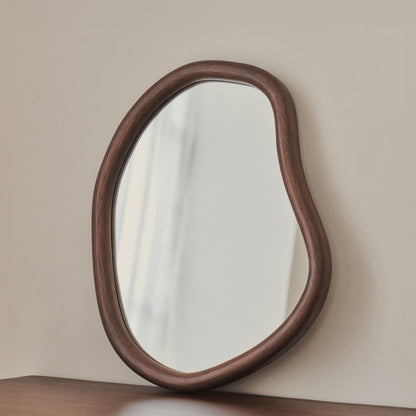 Aaliyah - Miroir mural irrégulier en bois foncé 42 cm x 35 cm