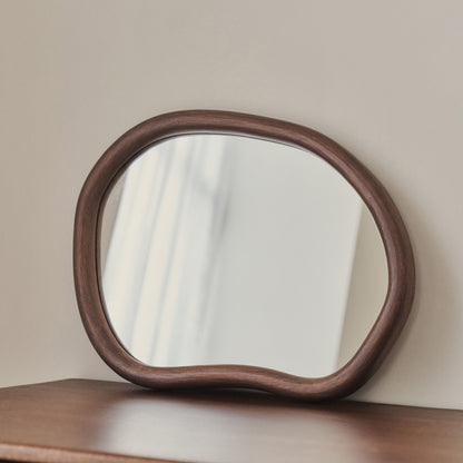 Aaliyah - Miroir mural irrégulier en bois foncé 42 cm x 35 cm