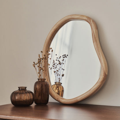 Aaliyah - Miroir mural irrégulier en bois clair 42 cm x 35 cm