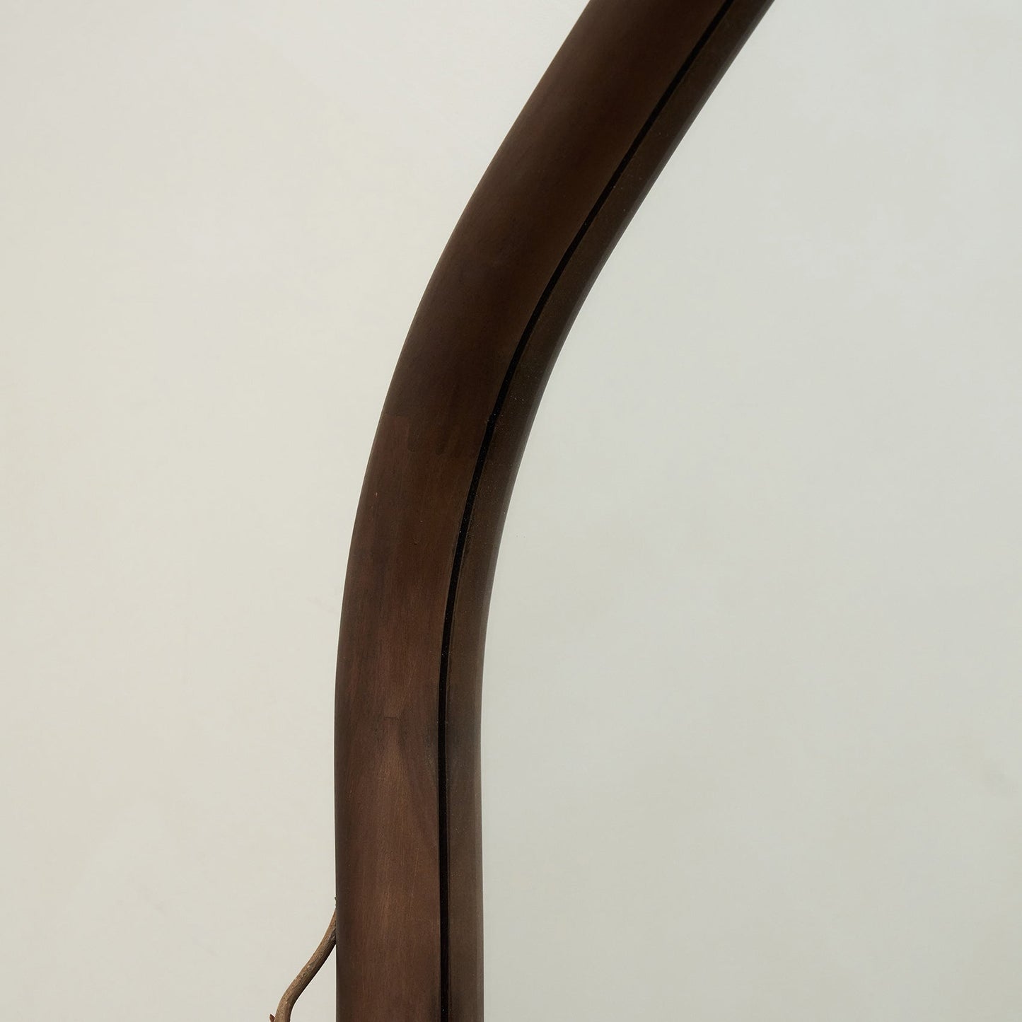 Aaliyah - Miroir irrégulier extra grand pleine longueur en bois foncé 180cm x 110cm