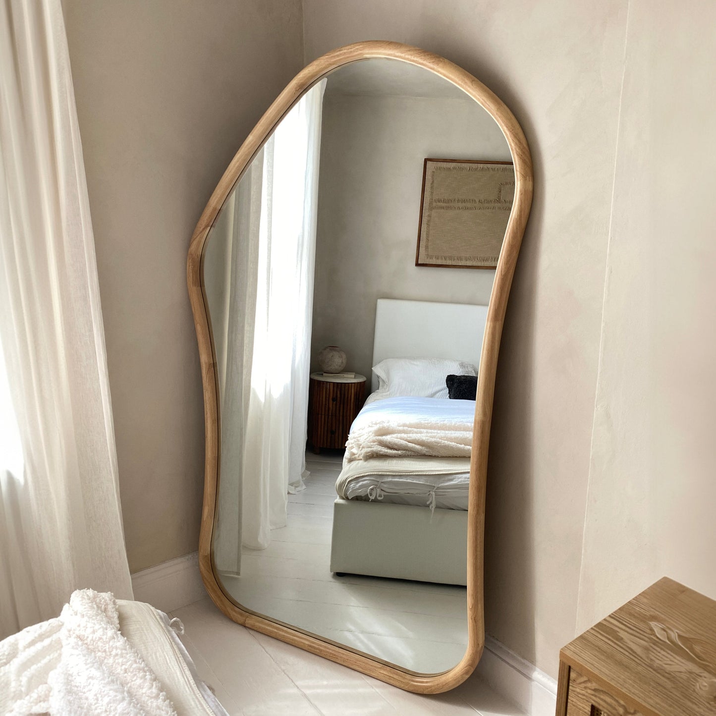 Aaliyah - Miroir irrégulier extra grand pleine longueur en bois clair 180 cm x 110 cm