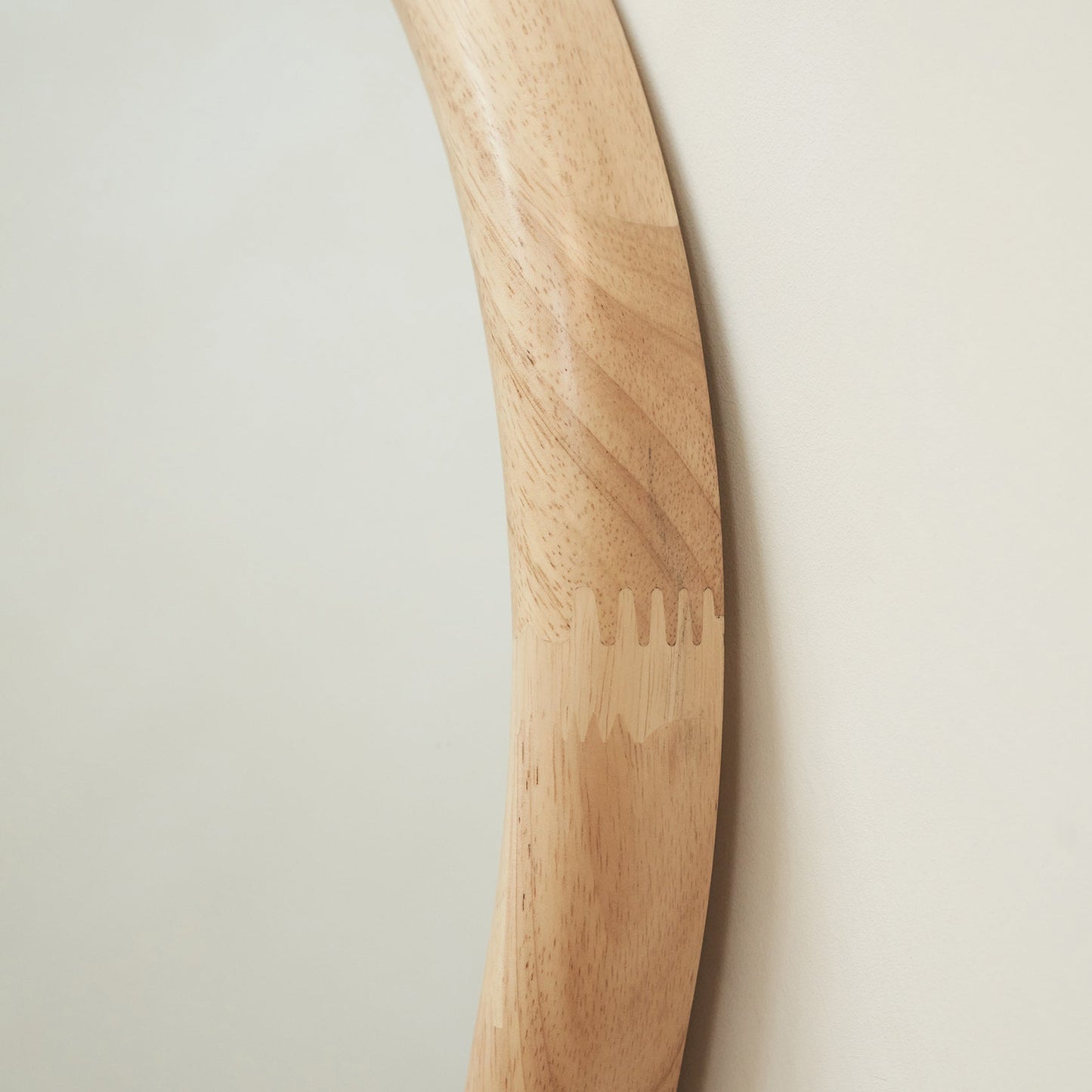 Aaliyah - Miroir irrégulier extra grand pleine longueur en bois clair 180 cm x 110 cm