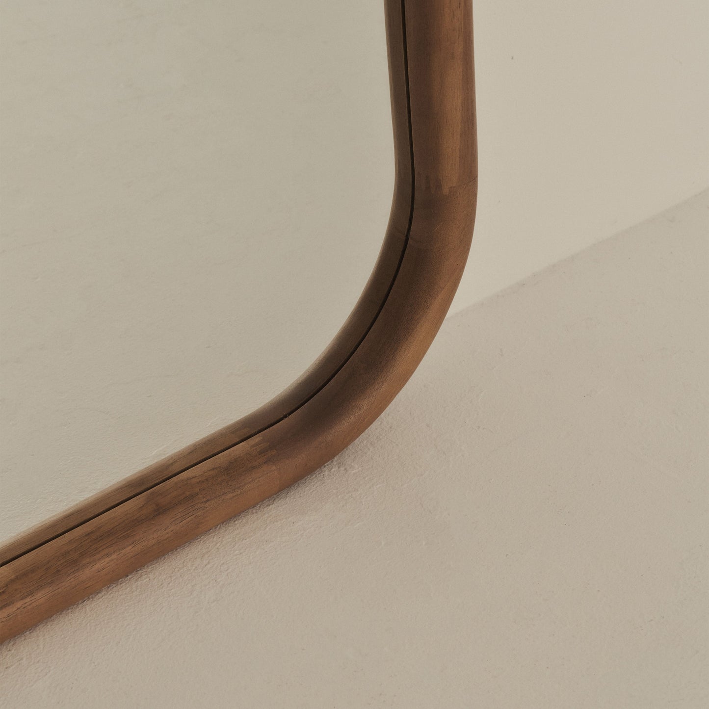 Aaliyah - Miroir irrégulier en bois chaud extra grand pleine longueur 180cm x 110cm