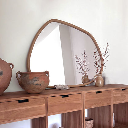 Aaliyah - Miroir mural irrégulier en bois chaud 110 cm x 80 cm