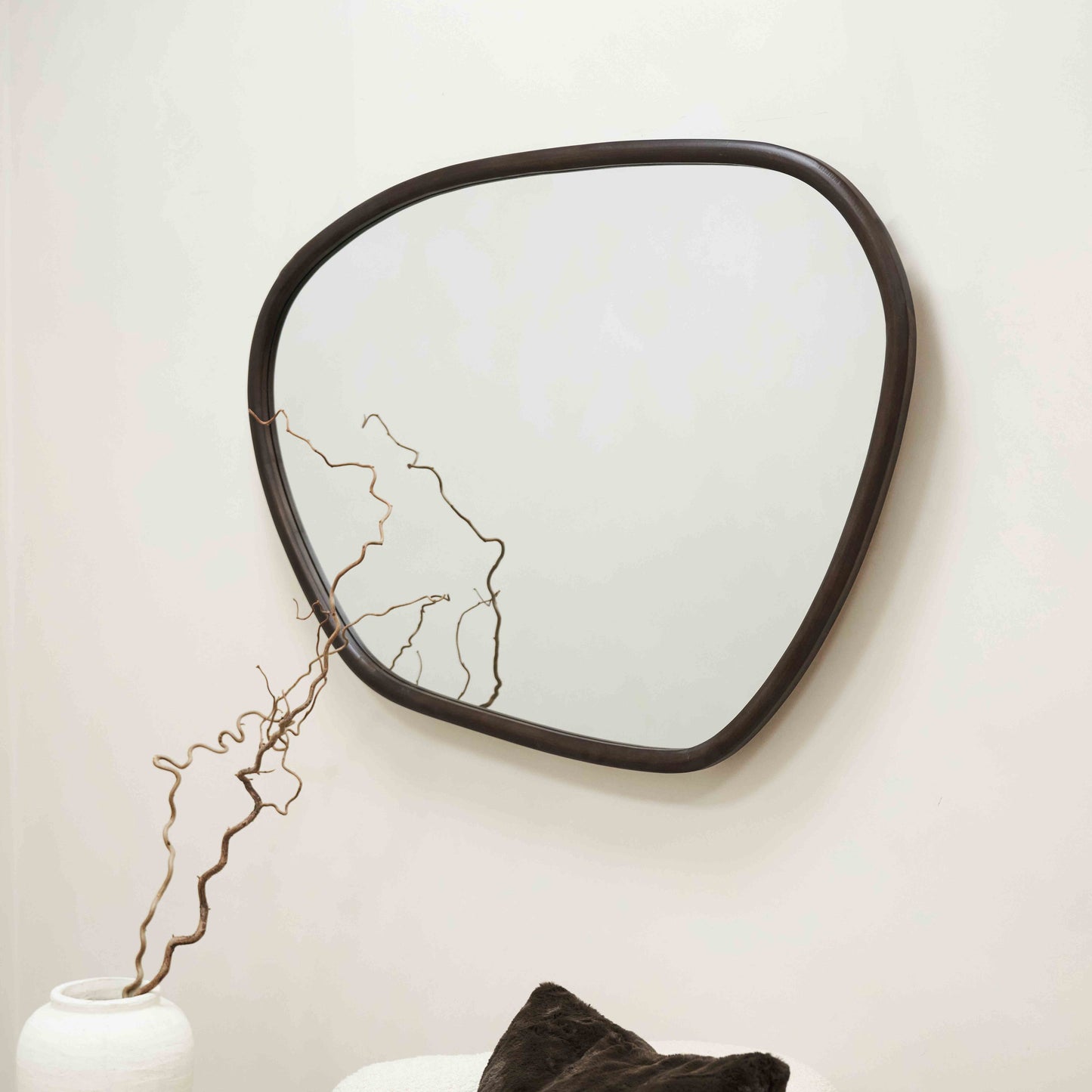 Aaliyah - Miroir mural irrégulier en bois foncé 110cm x 80cm