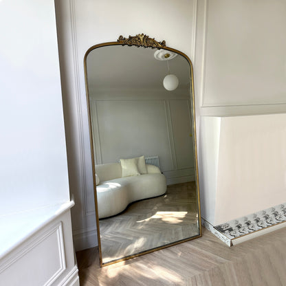 Amelia - Miroir Métallique Arqué Doré Pleine Longueur 186cm x 100cm
