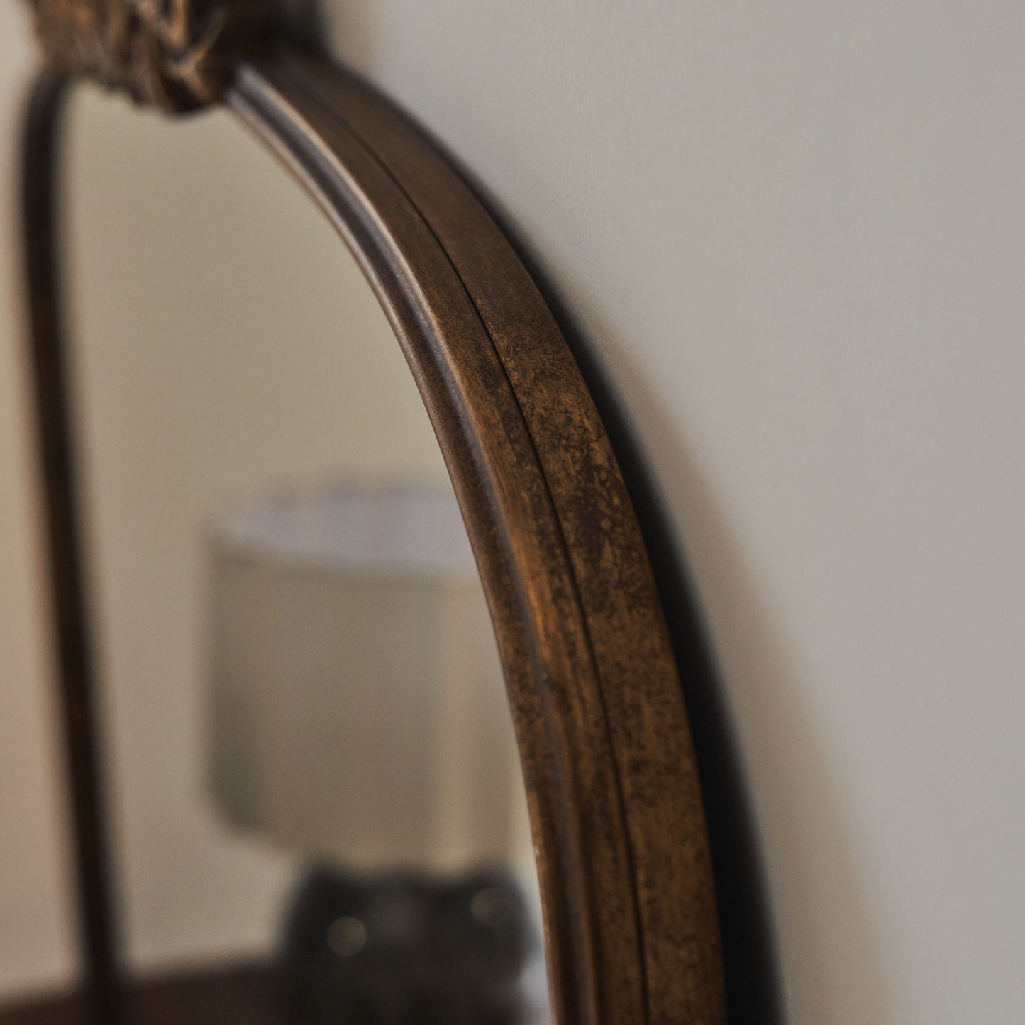 Amelia - Miroir de Cheminée Arqué en Métal Doré 100cm x 87cm
