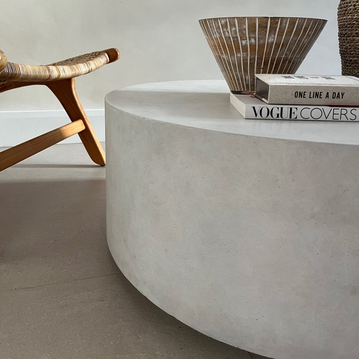 Angelo - Table Basse Ronde Minimaliste en Béton Grande