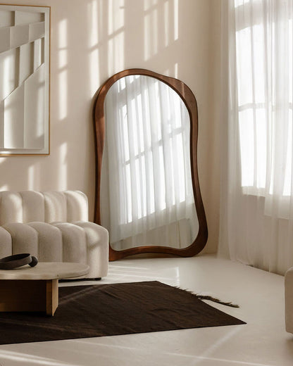 Arcurva - Miroir irrégulier extra grand pleine longueur en bois foncé 190cm x 120cm