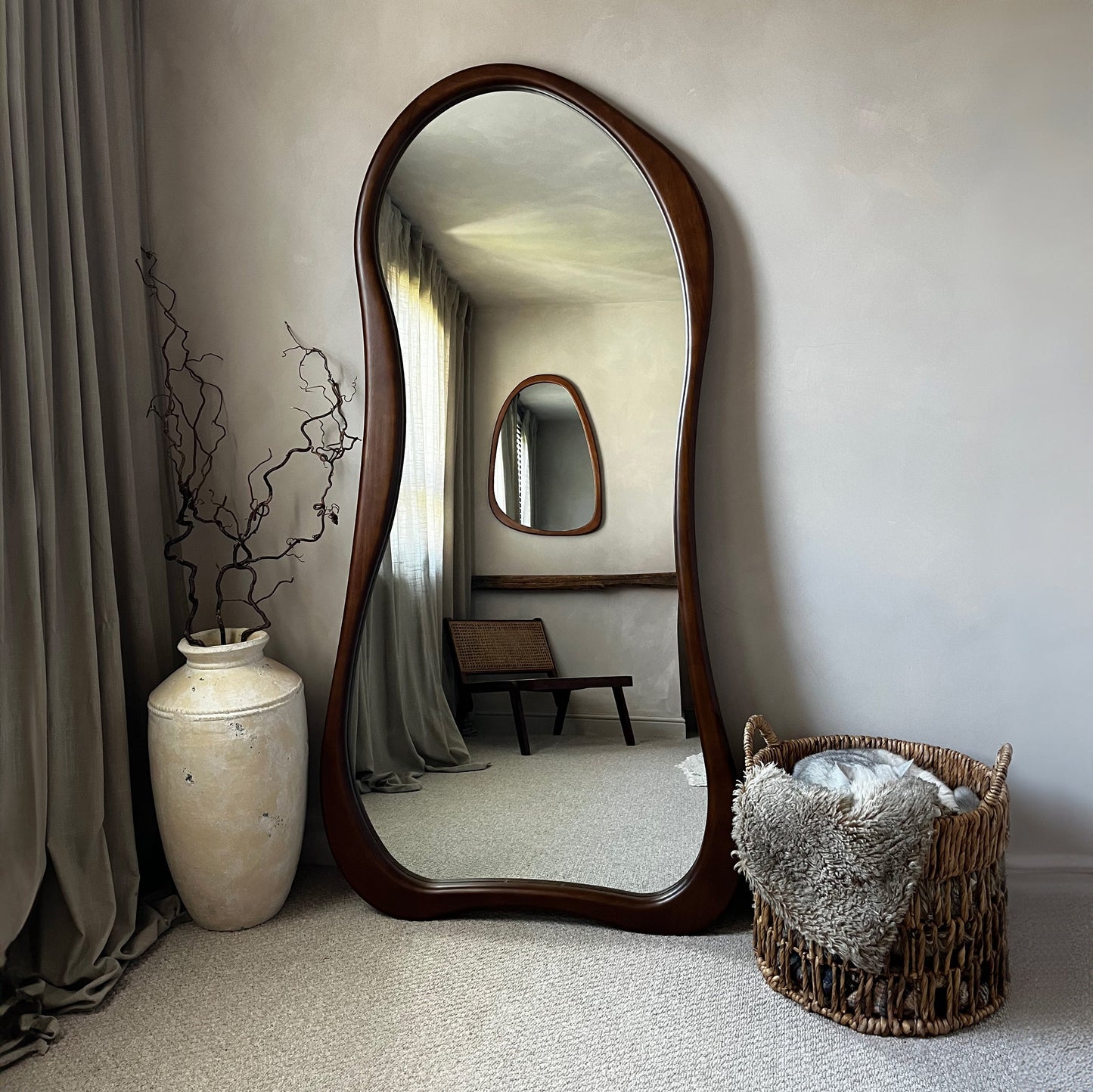 Arcurva - Grand miroir irrégulier en bois foncé pleine longueur 170cm x 85cm