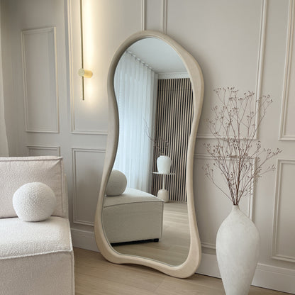 Arcurva - Grand miroir irrégulier en béton pleine longueur 170 cm x 85 cm