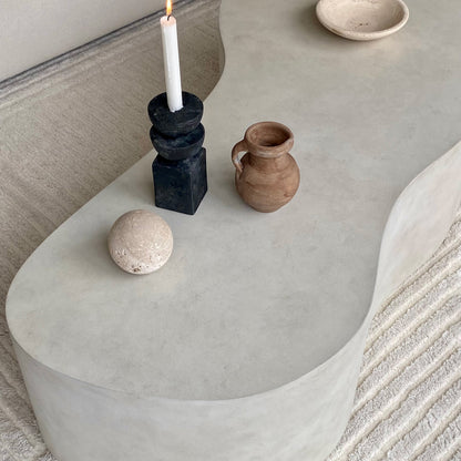 Arlo - Table basse extra large irrégulière en béton