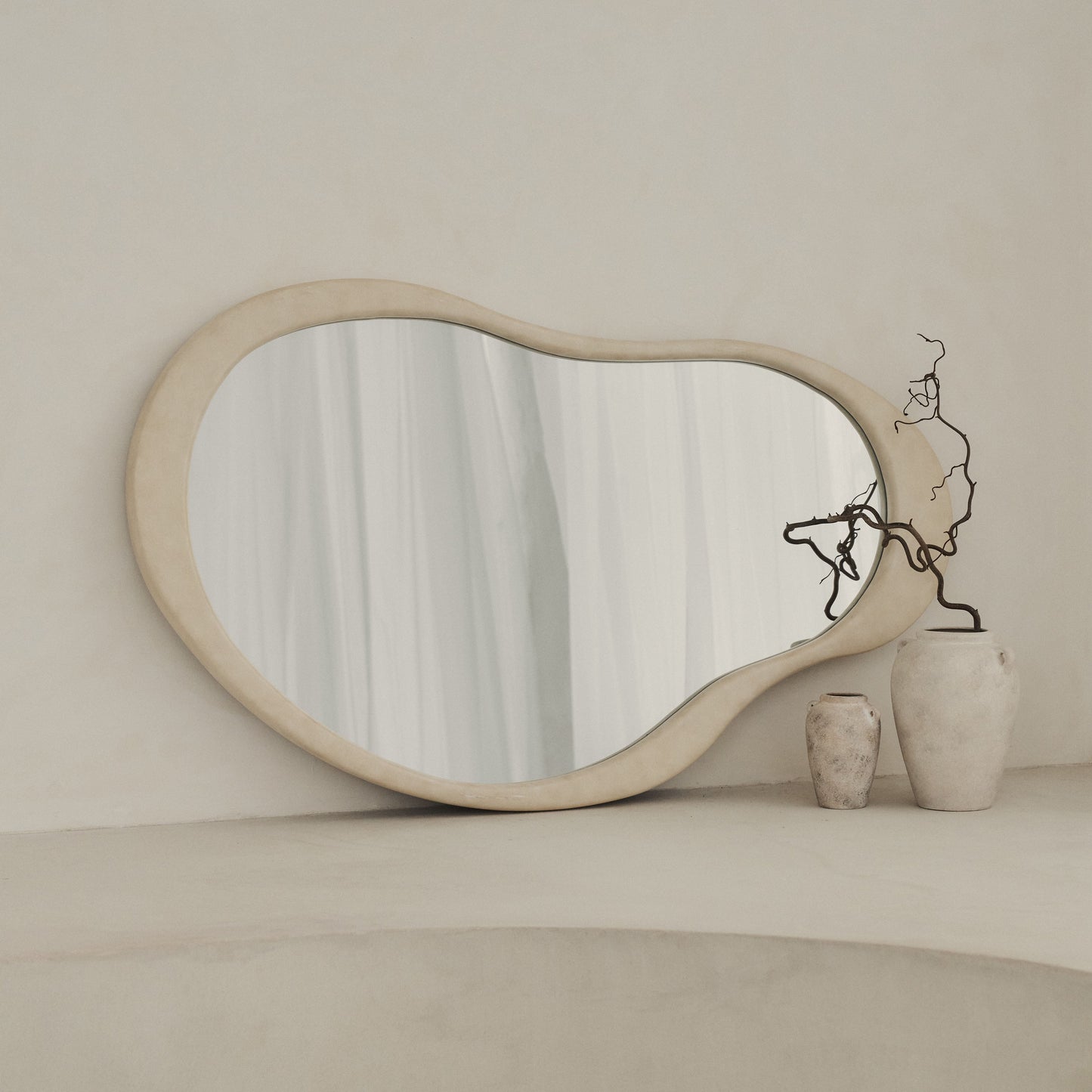 Arcurva - Grand Miroir Irrégulier en Béton pour Surcheminée 130cm x 80cm