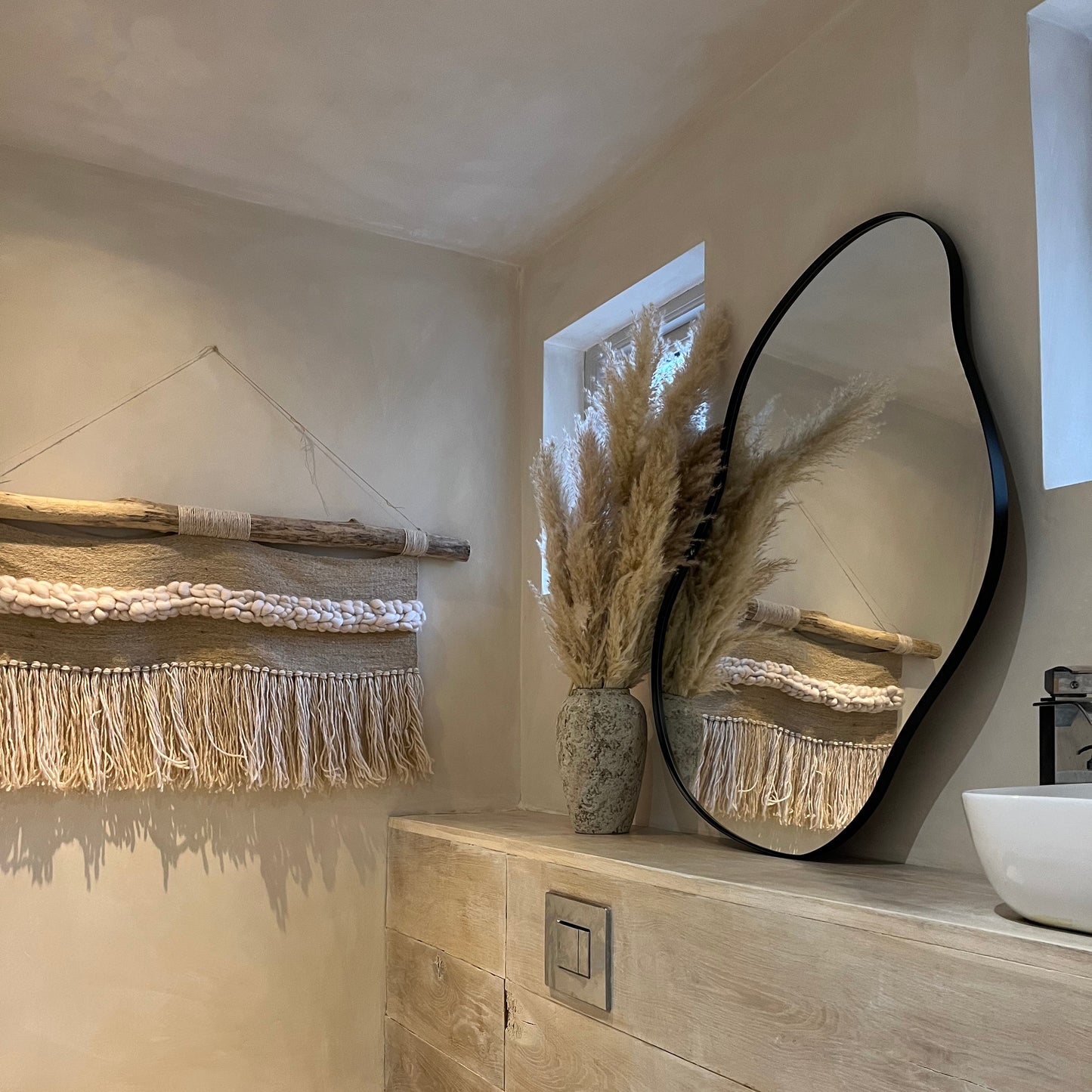 Ava - Miroir Noir en Forme d'Étang Irrégulier 100cm x 70cm