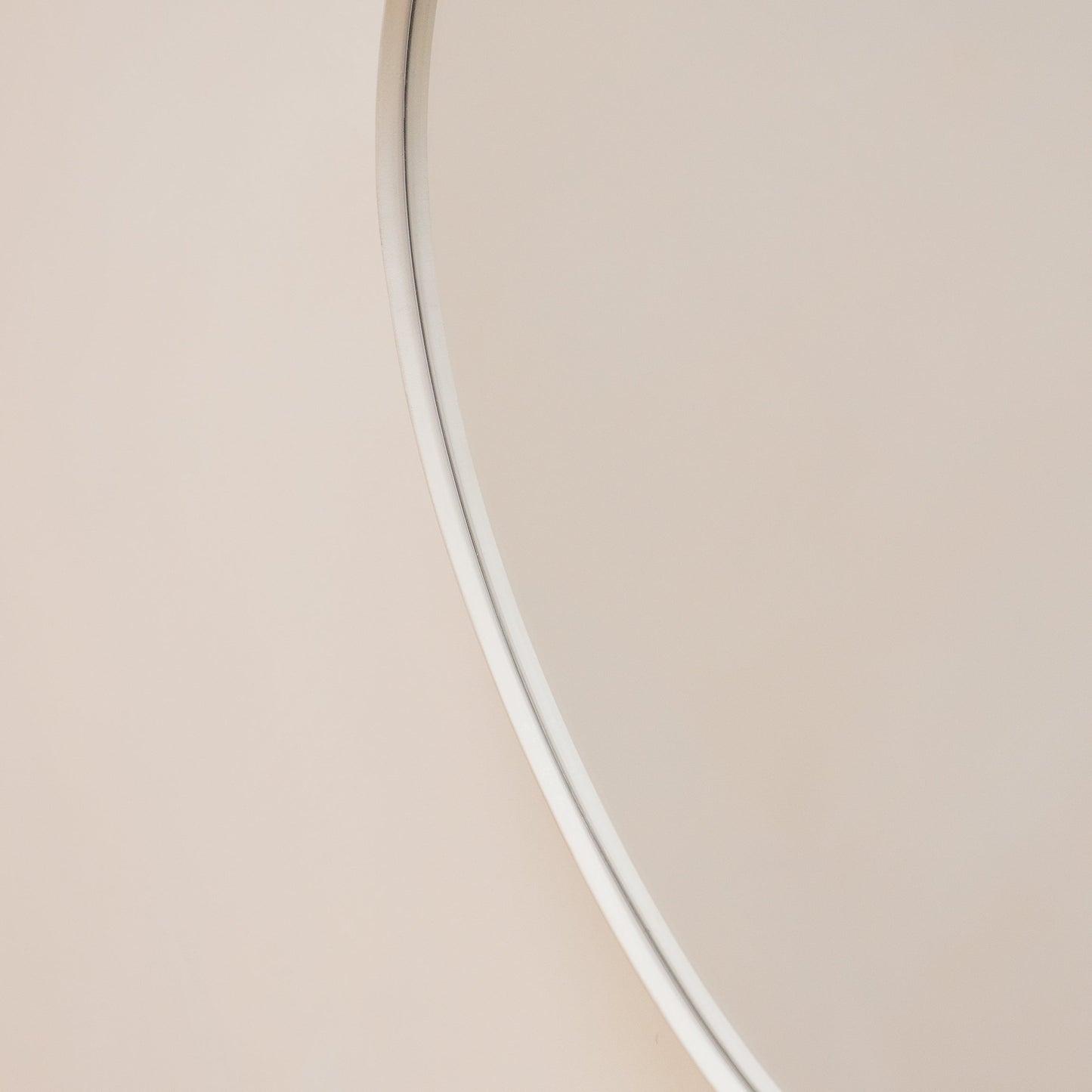 Ava - Miroir irrégulier en forme d'étang écru 100 cm x 70 cm