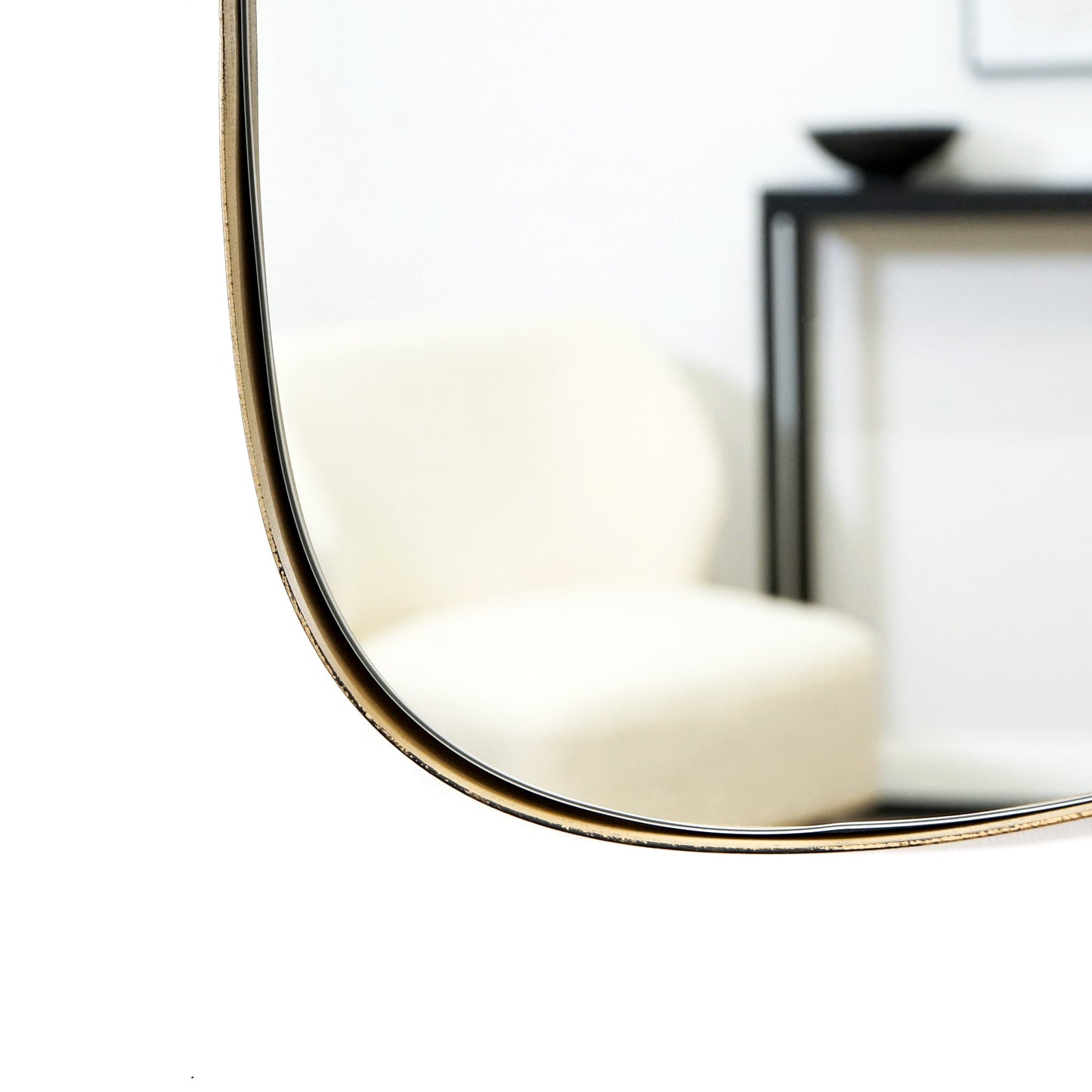 Ava - Miroir irrégulier en forme de pierre dorée 75 cm x 45 cm