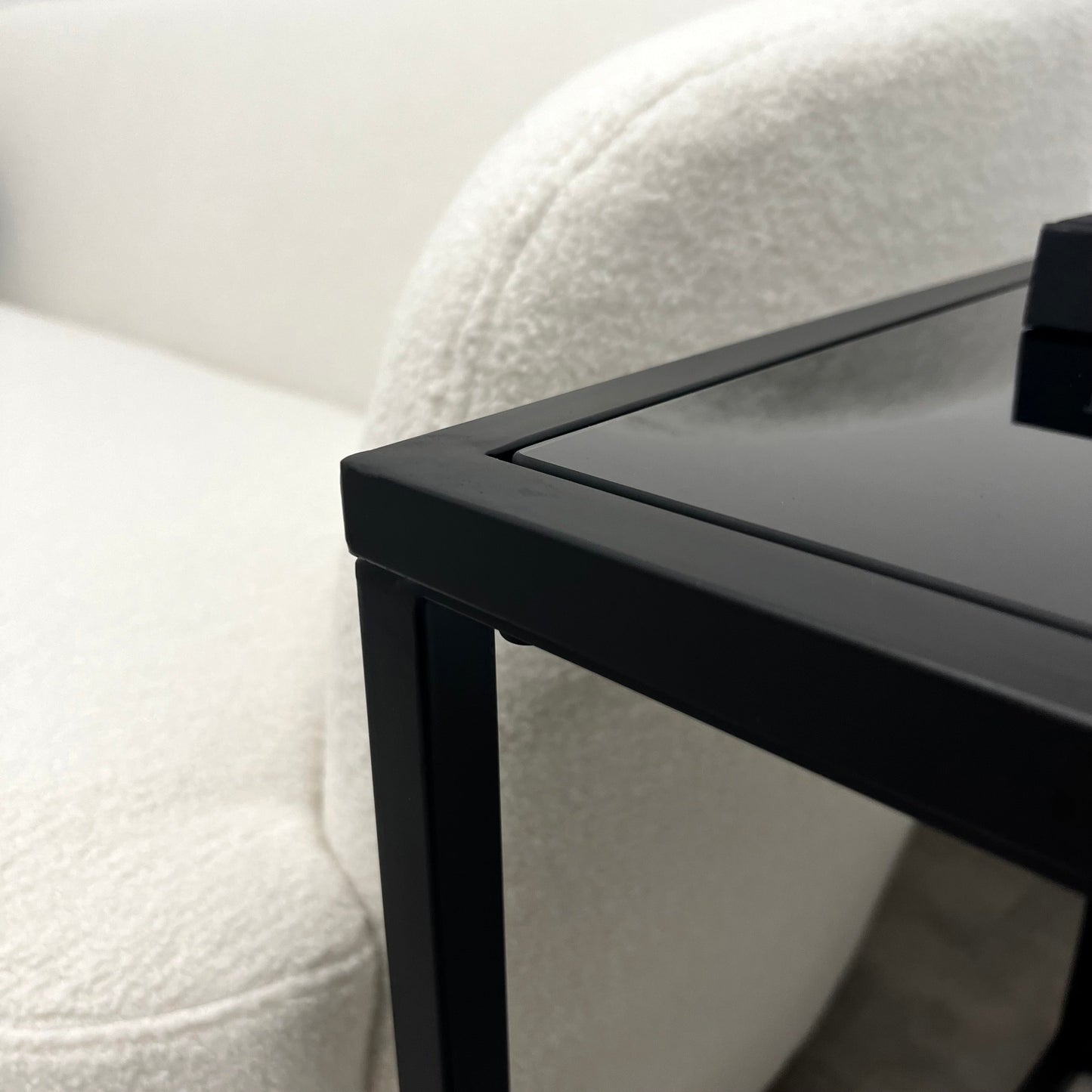 Brooklyn - Table d'Appoint Rectangulaire Moderne Noire avec Miroir Teinté