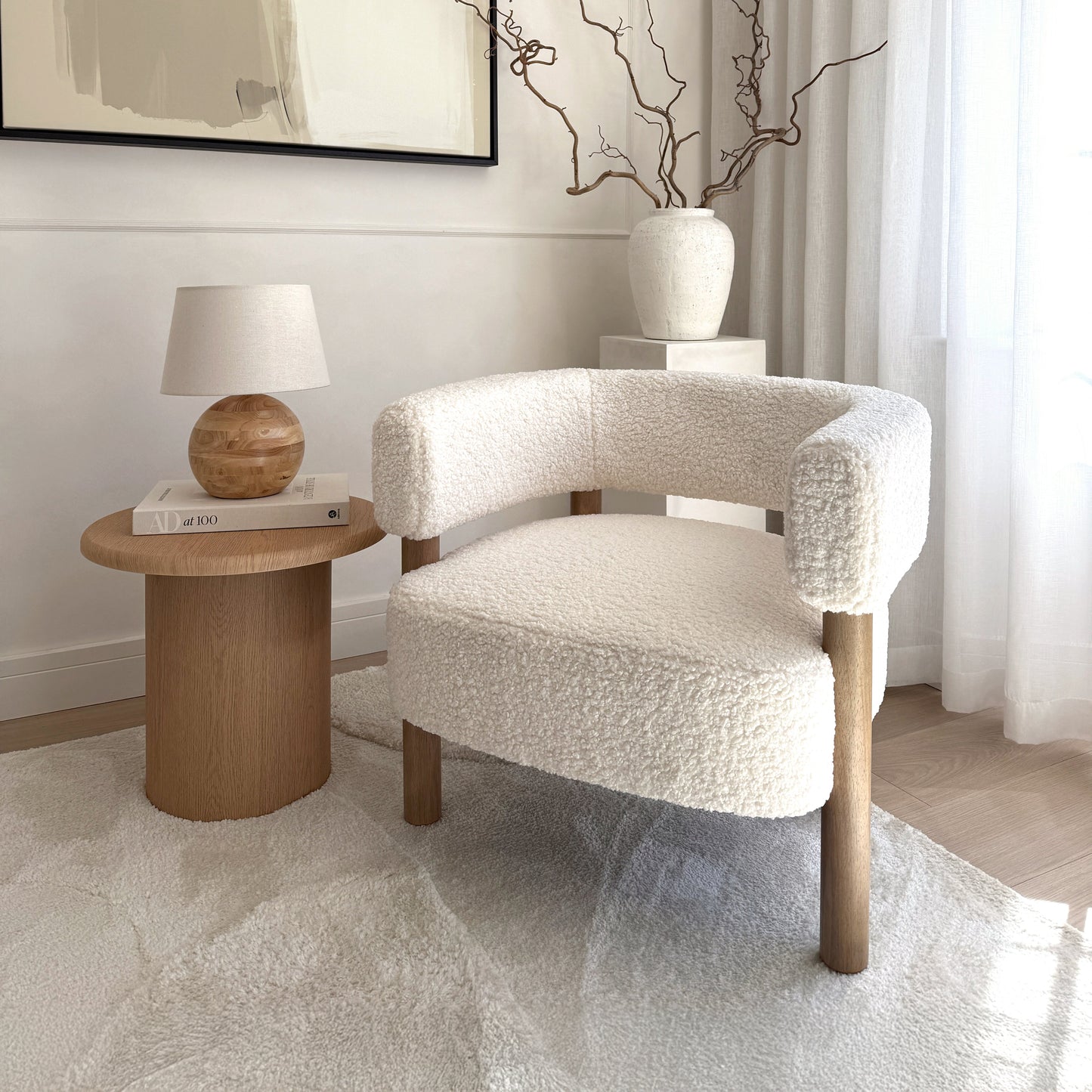 Cara - Fauteuil d'Accent en Bouclé Ivoire et Bois Chaud