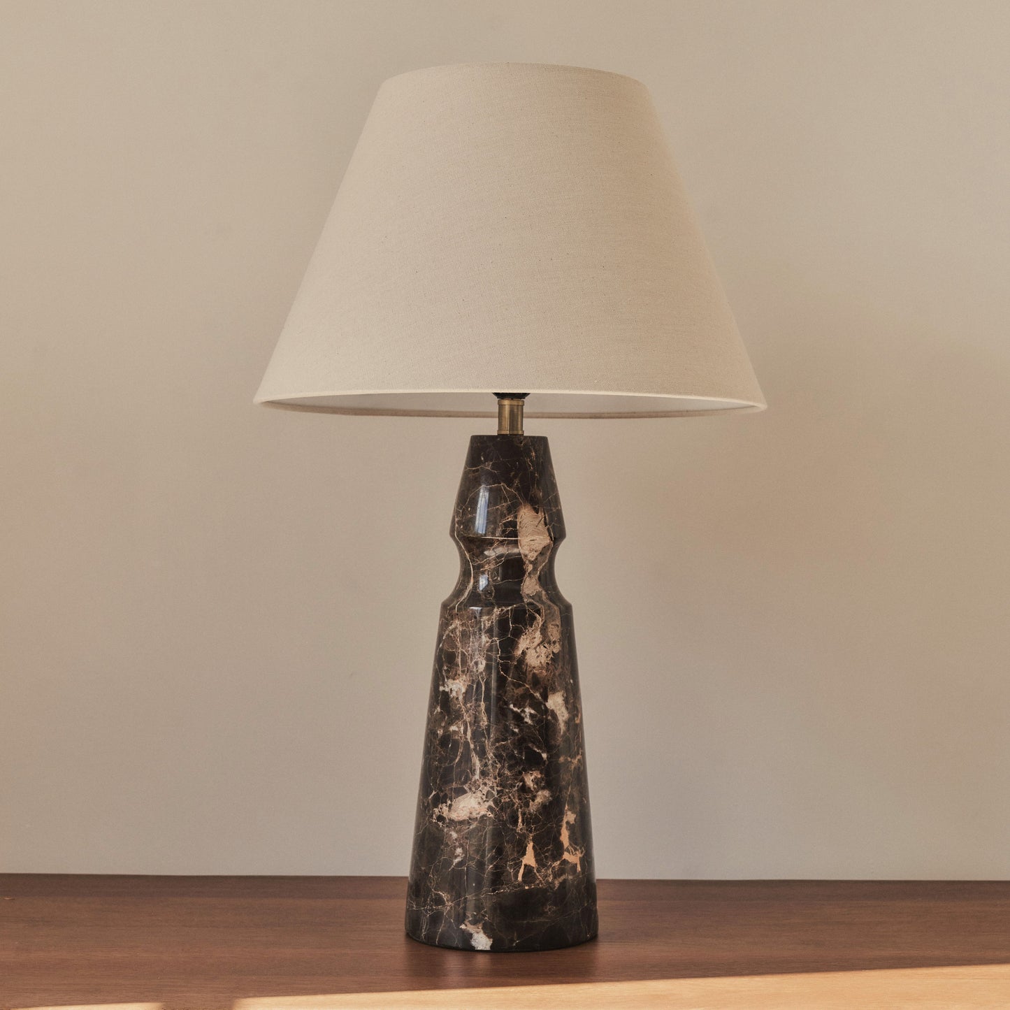 Sienna - Lampe de table avec abat-jour conique Dark Emperador