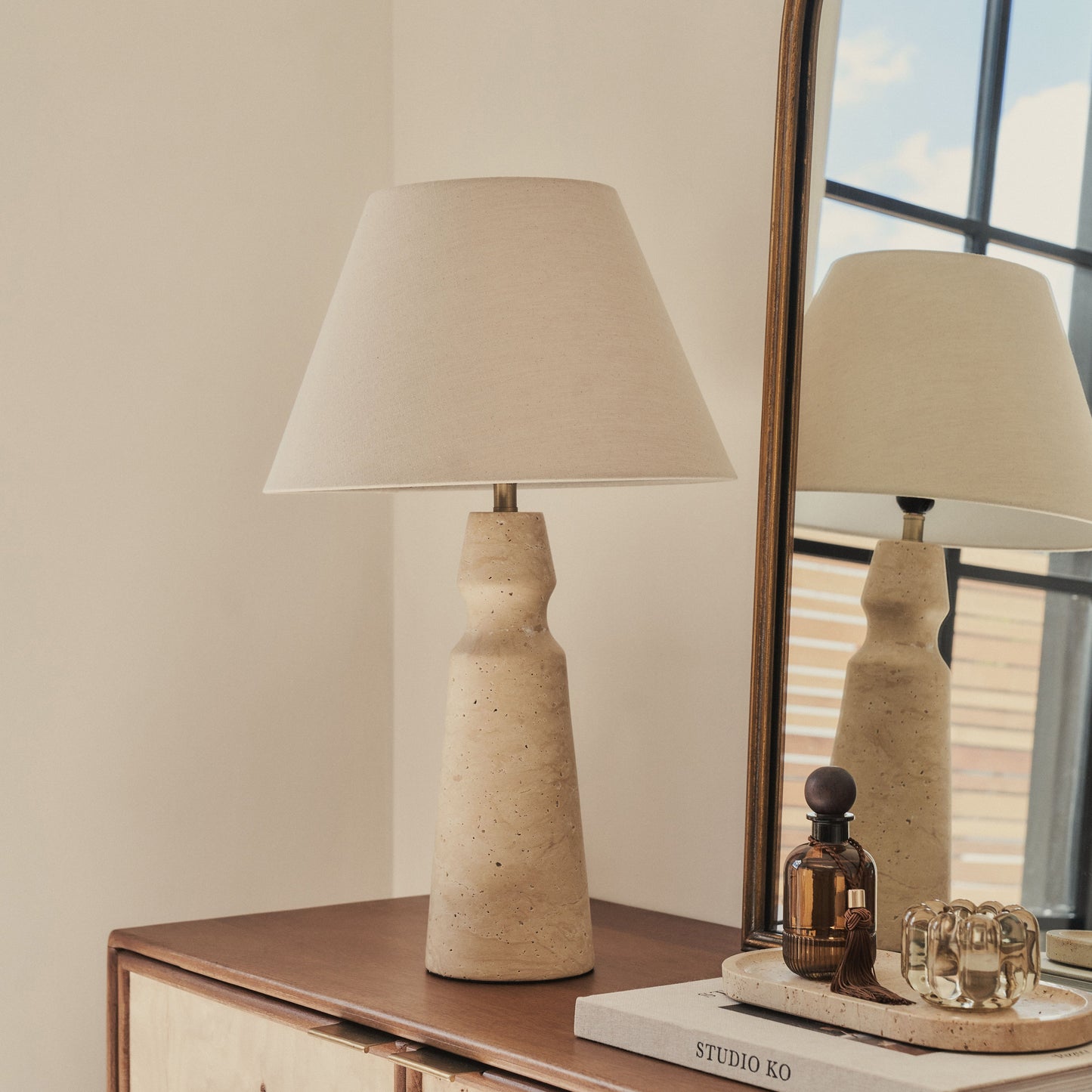 Sienna - Lampe de table à abat-jour conique en travertin